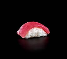 Суши с тунцом