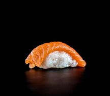 Суши с лососем