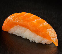 Суши с лососем