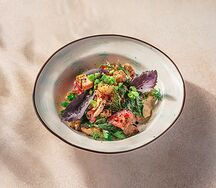 Салат с томатами и индейкой