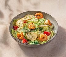 Салат Цезарь с тигровыми креветками