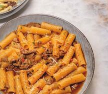 Тортильони с рагу из говядины