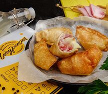 ЧебурекМи с ветчиной и моцареллой