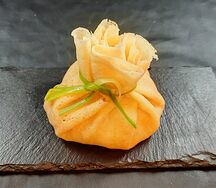 Жюльен с грибами в мешочке из блина