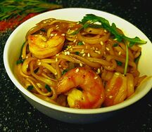 Wok с тигровыми креветками