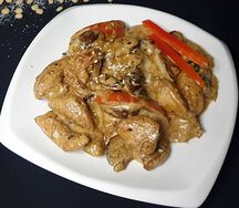 Курица в сливочно-грибном соусе