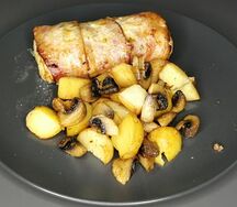 Куриный рулетик в беконе