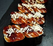 Ролл с угрем