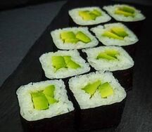 Ролл с авокадо