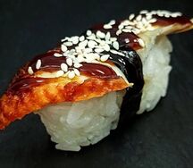 Суши с угрем