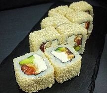 Ролл Филадельфия с кунжутом