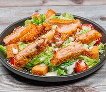 Салат Цезарь с сёмгой