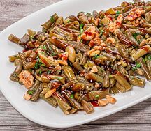 Фасоль стручковая паровая с грецким орехом