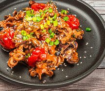 Осьминоги молодые жареные Том Ям