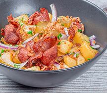 Теплый картофельный салат с беконом по-немецки