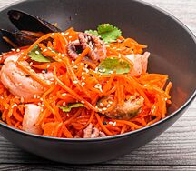 Морковь по-корейски с морепродуктами