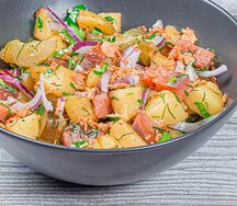 Теплый картофельный салат с горбушей по-немецки