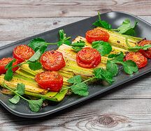 Порей лук запеченный с томатами