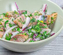 Скумбрия атлантическая холодного копчения с луком и зеленью