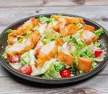 Салат Цезарь с курицей