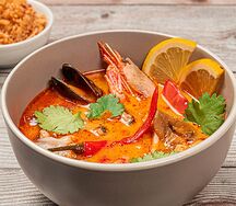 Том ям с морепродуктами