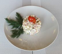 Салат Оливье с ветчиной