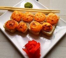 Запеченный ролл Калифорния в кунжуте L