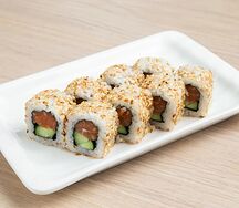 Острый ролл с лососем