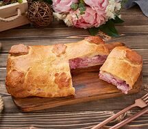 Пирог с клубникой и творожным креметте