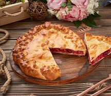 Пирог с яблоком и вишней