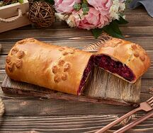 Пирог со смородиной и творожным креметте