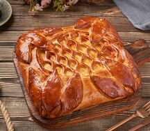 Пирог с мясом, яйцом и зелёным луком