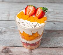 Трайфл Манго-клубника