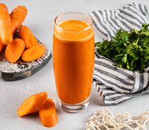 Свежевыжатый морковный сок