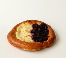 Ватрушка Вишня-творог