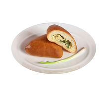 Пирожок с луком и яйцом