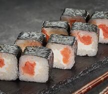 Ролл с лососем и сыром