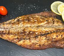 Стейк из скумбрии на углях