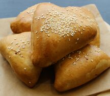 Пирожок с мясом и картофелем