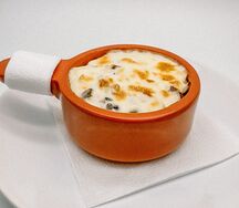 Жюльен с креветкой и сливочно-сырным соусом