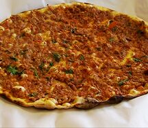 Лахмаджун с курицей