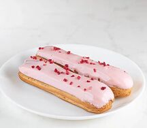 Эклер Классический с малиновым конфи