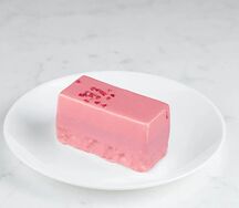 Пирожное нарезное Клубника-лайм-базилик