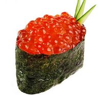 Гункан с красной икрой 1 шт