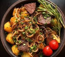 Жаркое (говядина) на сковородочке