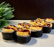 Курица-бекон под спайси-соусом в нори