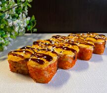 Ролл Лосось-креветки под сырным соусом в икре