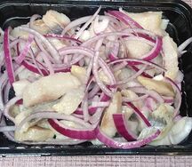 Селедка с красным луком