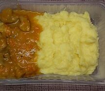 Свинина тушеная с овощами и гарниром