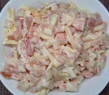 Салат крабовый с томатами